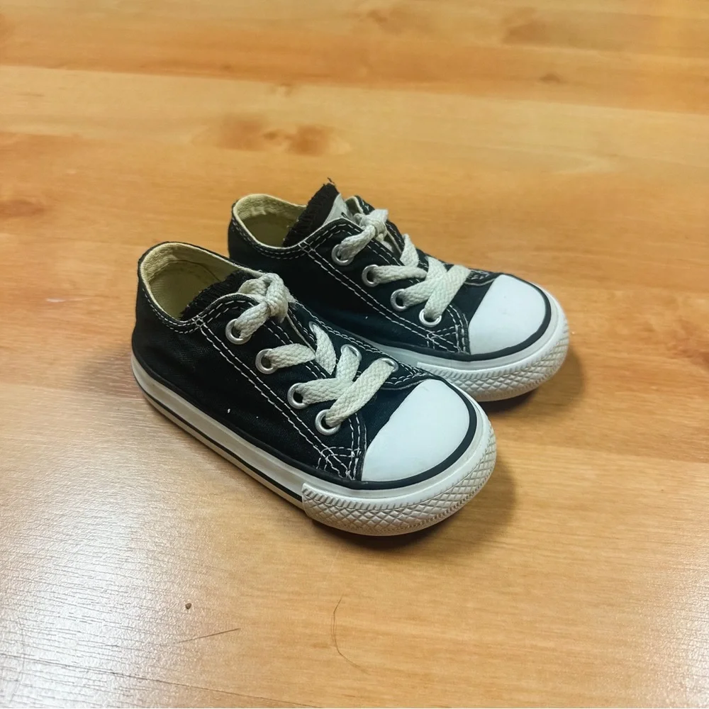 Converse Black & White Chuck Taylor All Star Low Top Lace Up Sneaker Toddler 5